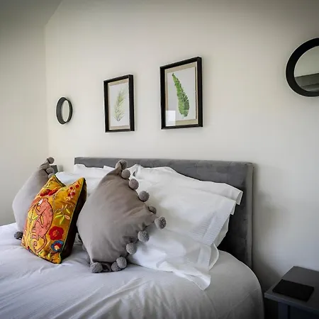 8 Apartment *
